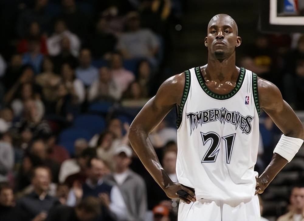 阿隆索：球员表现无可指责，我不关注未来，只关注下一场比赛（阿隆索：球员无可指摘，暂不谈未来，专注下一战）