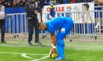 Ary：快船新签后卫丹尼斯将在明日与灰熊比赛迎来首秀