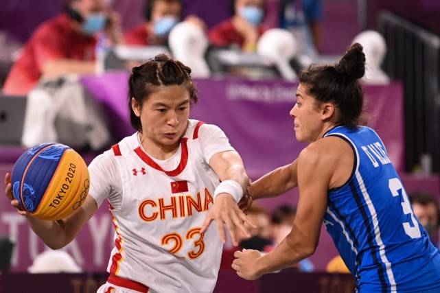 懂球帝2025年11月MVP候选出炉：姆巴佩、哈兰德领衔，莱万在列（懂球帝公布2025年11月MVP候选名单：姆巴佩、哈兰德领衔，莱万入围）