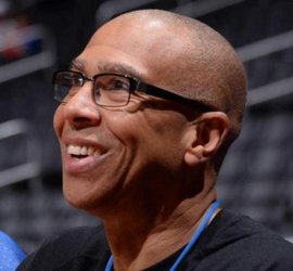 甘超对阿奇姆彭做闭嘴手势，钟义浩扳平比分后做同样手势回击（甘超向阿奇姆彭做噤声手势，钟义浩扳平后以同样动作回敬）