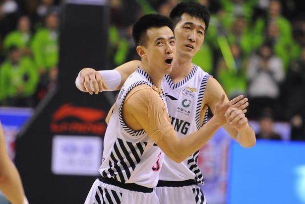 环足奖年最佳男足俱乐部候选：巴黎、切尔西、巴萨、拜仁在列（环球足球奖年度最佳男足俱乐部候选名单：巴黎、切尔西、巴萨与拜仁入围）