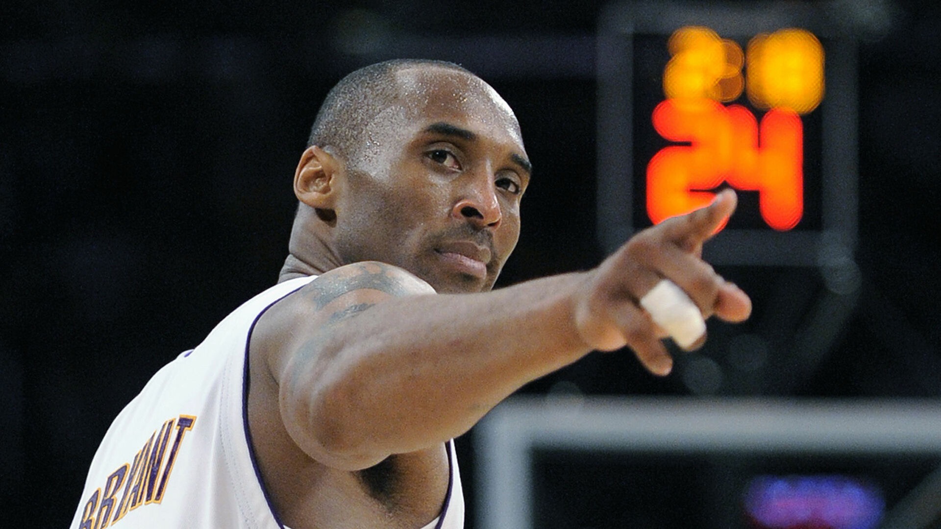 意大利杯16强综述：AC米兰从容应战内战称雄，博洛尼亚双线作战疲态尽显（意大利杯16强回顾：AC米兰稳健晋级内战称王，博洛尼亚双线疲态显露）