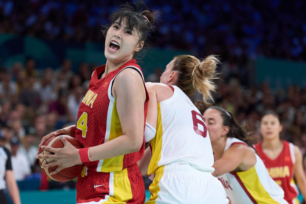 TA：奥赖利首秀表现得游刃有余；安德森很好地控制了比赛节奏（TA：奥赖利处子战驾轻就熟，安德森牢牢掌控比赛节奏）