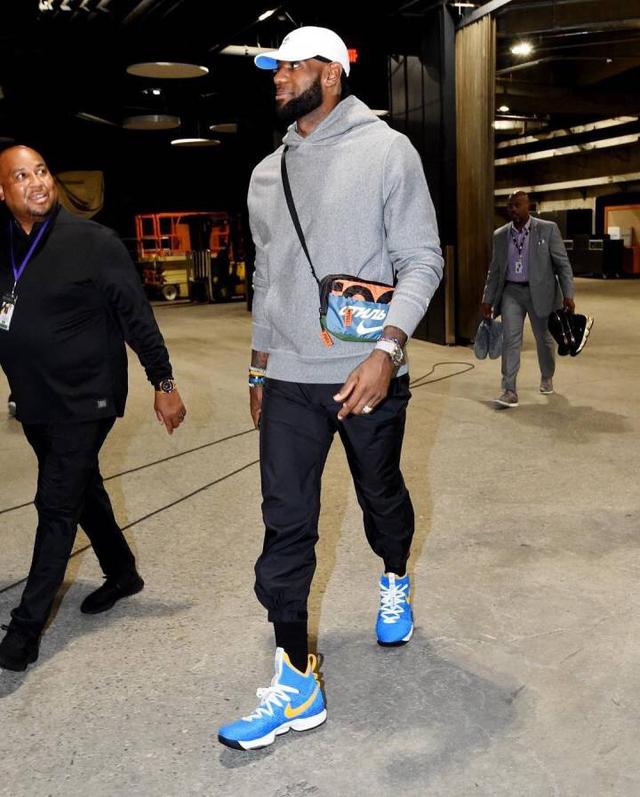 海港夺冠历程：上半程排第4，对BIG4仅取1分；下半程11胜2平2负（海港问鼎之路：前半程第4、对BIG4仅1分；后半程11胜2平2负）