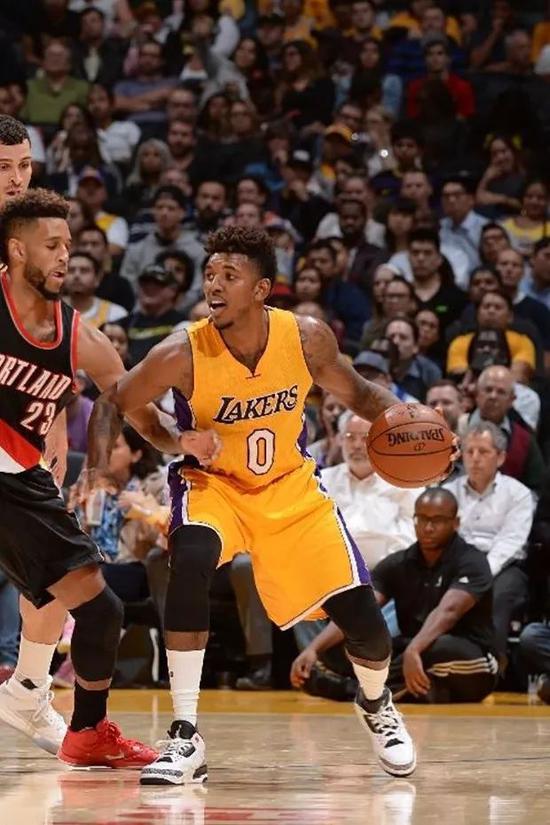 前锋单场帽子戏法，刷新赛季纪录（锋线球员上演帽子戏法，改写本赛季纪录）