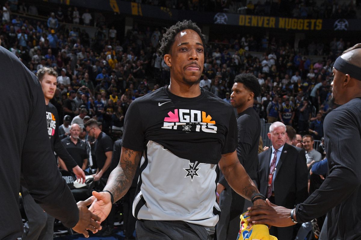 “小雪”节气将至，长春亚泰基地为天然草加盖第二层“棉被”（小雪将至，长春亚泰基地给天然草再添一层“棉被”）