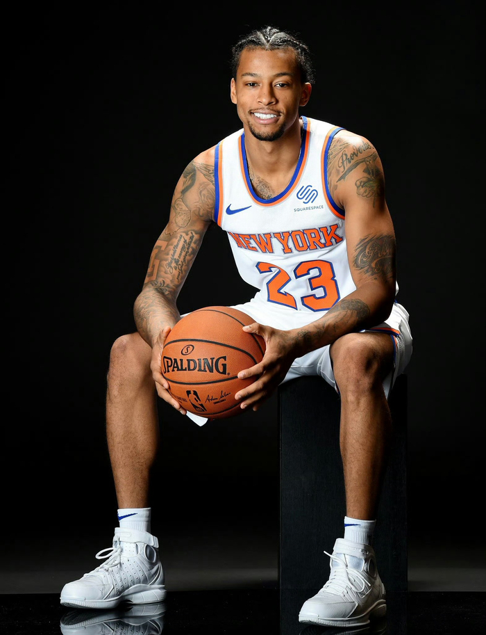 迪乌夫：齐沃经常和我交流帮我提高，高兴自己的机会越来越多（迪乌夫：齐沃常与我沟通助我进步，很高兴自己的出场机会越来越多）