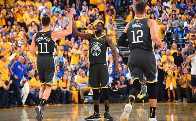 汉堡2-1斯图加特，法比奥-维埃拉破门，格拉策尔建功（汉堡2比1力克斯图加特，法比奥-维埃拉与格拉策尔相继破门）