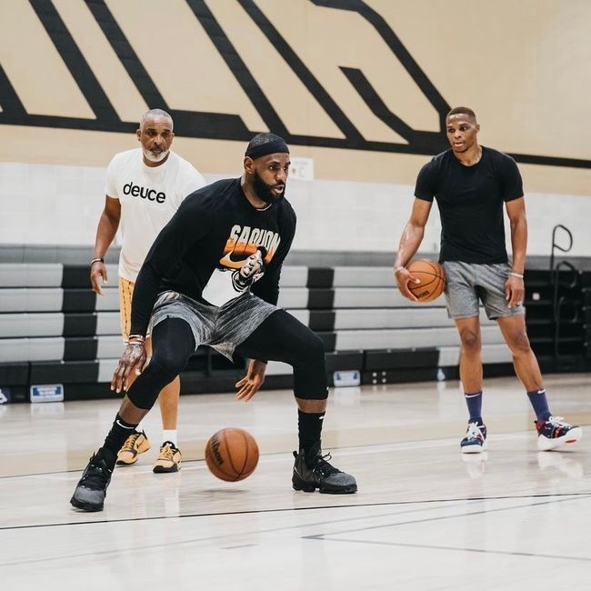 每体：库库离开巴萨因为不被信任，巴尔韦德当时看好米兰达（每体：因得不到信任库库选择告别巴萨，巴尔韦德昔日更青睐米兰达）