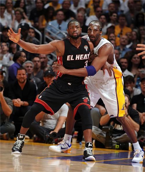 跟队记者：米兰将在周五和维尔图斯恩泰拉进行友谊赛（随队记者：米兰将于周五与维尔图斯恩泰拉进行热身赛）