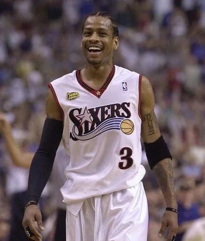 传闻：曼联和米兰球探现场考察18岁雷恩高中锋梅特（据称曼联与米兰派球探现场考察雷恩18岁中锋梅特）