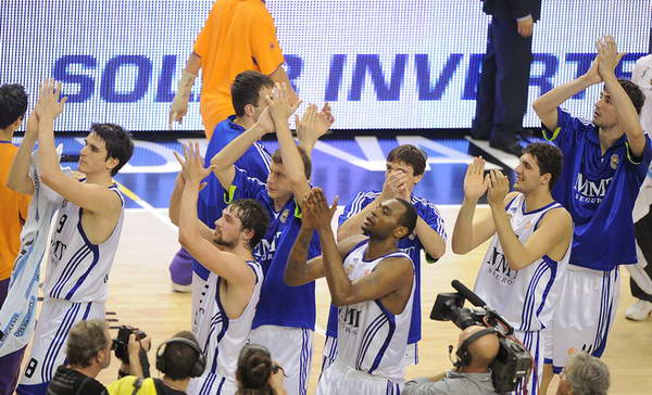 中超：武汉三镇主场1-0小胜上海申花（中超战报：武汉三镇主场1-0力克上海申花）