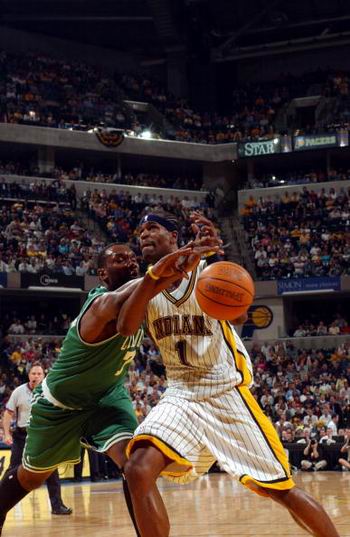 热议申花输球：尽力了但没运气，最大问题是锋线终结能力（申花失利引争论：拼劲十足却少运气，锋线终结成最大短板）